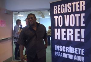 Felons register to vote as Amendment 4 is implemented. Photo via WINK News.