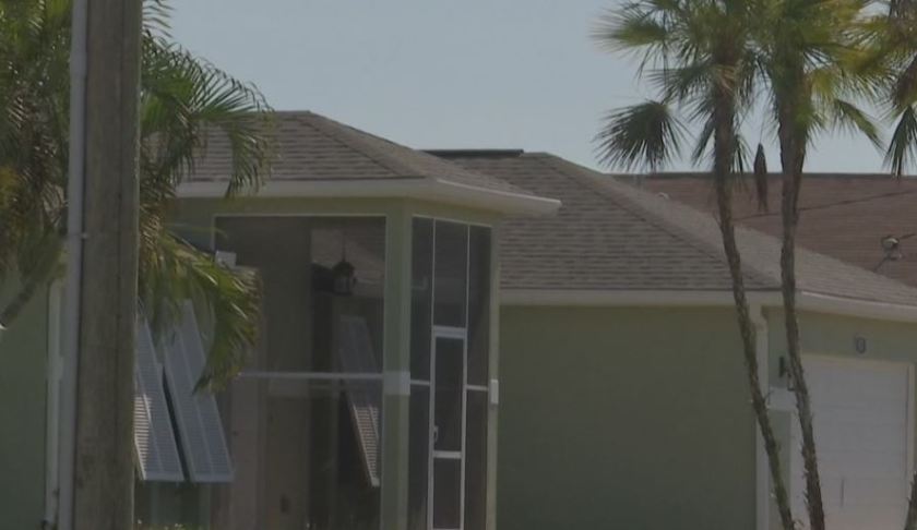 Neighbors express concern over this Cape Coral home. (WINK News photo)