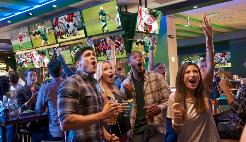 People hanging out at the Dave & Buster's sports bar. (Credit: Dave & Buster's)