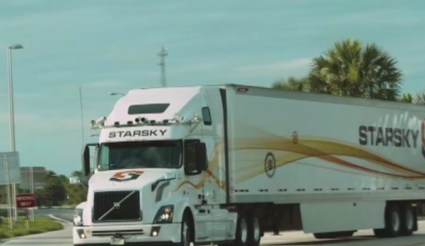 Driverless truck makes a turn. (Credit: WINK News)