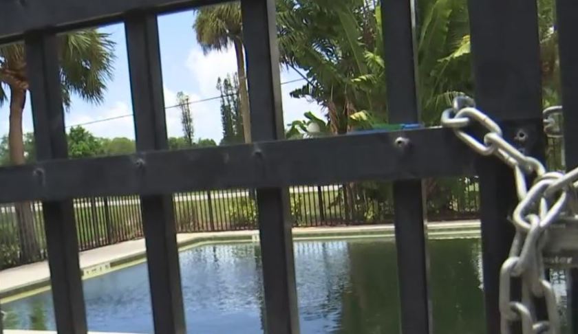 Green pool at the Sunrise Apartments. (Credit: WINK News)