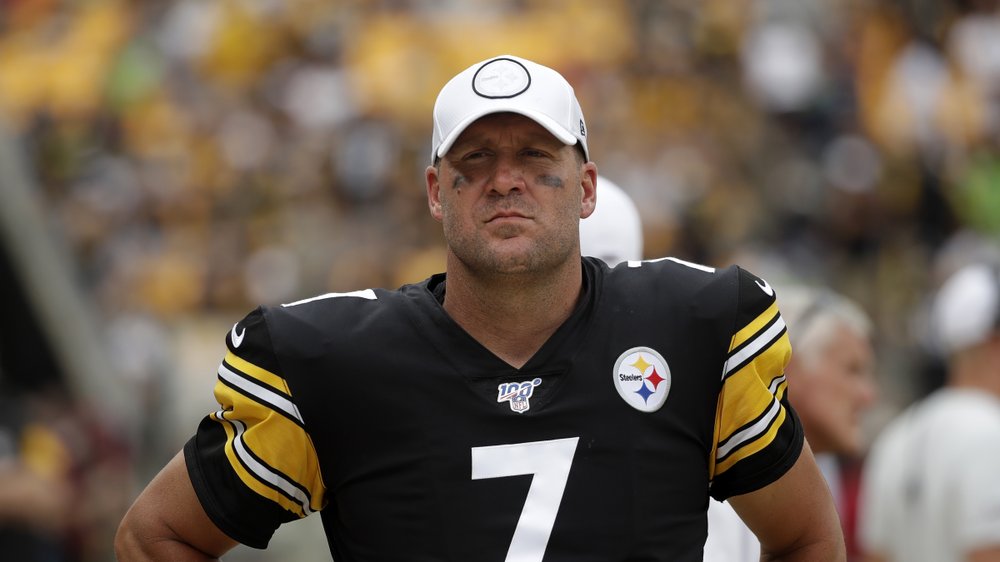 Pittsburgh Steelers quarterback Ben Roethlisberger (7) walks off