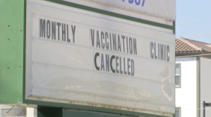 Sign announces the cancellation of the monthly vaccination clinic in Collier County on Tuesday, Oct. 22. (Credit: WINK News)