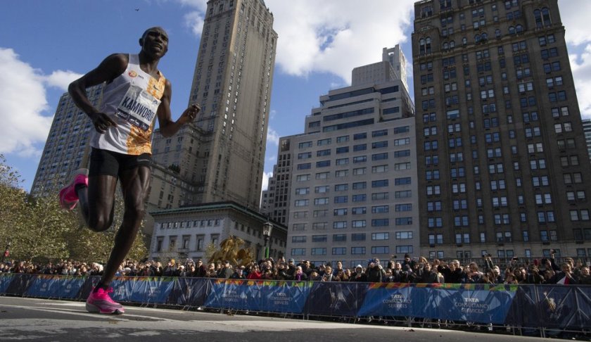 Geoffrey Kamworor, of Kenya, leads the professional men's division during the New York City Marathon, Sunday, Nov. 3, 2019, in New York. (AP Photo/Eduardo Munoz Alvarez)