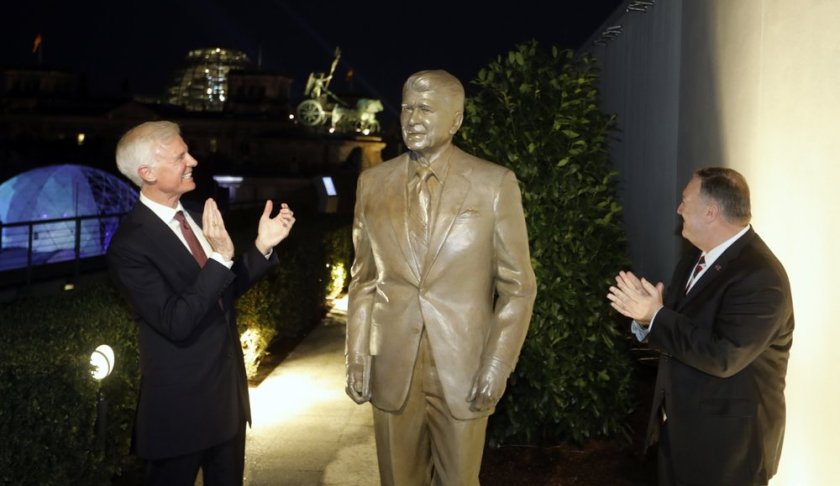 Together with United States Ambassador in Germany Richard Grenell, right, and Fred Ryan Board Chairman of the Reagan Foundation, left, Secretary of State Mike Pompeo unveils a statue of former President Ronald Reagan on the top of United States embassy in Berlin, Germany, Friday, Nov. 7, 2019. (AP Photo/Markus Schreiber)