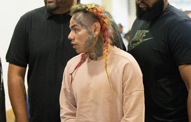Tekashi 6ix9ine, real name Daniel Hernandez, arrives for his arraignment on assault charges on August 22, 2018, in Houston. (Credit: CBS News)