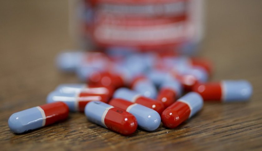 This Dec. 18, 2019 photo shows generic acetaminophen capsules in Santa Ana, Calif. A fight is coming to California over whether to list acetaminophen, one of the world's most common over-the-counter drugs as a carcinogen, echoing recent high-profile battles for things like alcohol and coffee. (AP Photo/Chris Carlson)