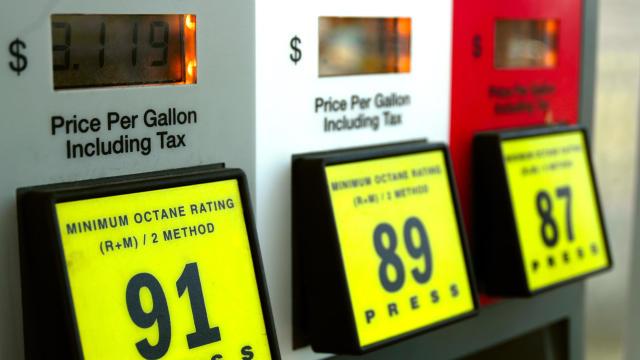 Gas prices at the pump. (Credit: CBS News)