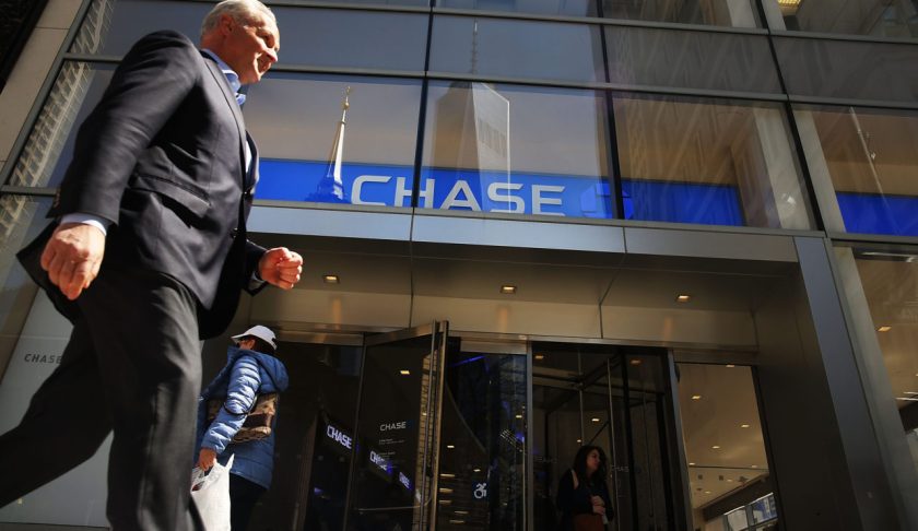 NEW YORK, NY - APRIL 15: Pedestrians pass a Chase bank branch in lower Manhattan on April 15, 2016 in New York City. As global markets continue to be rattled by the fall in energy prices and the easing of the Chinese economy, JPMorgan Chase, Bank of America and Wells Fargo announced on Thursday that their profits fell in the first quarter. At JPMorgan revenue fell 13 percent from a year earlier. (Photo by Spencer Platt/Getty Images)