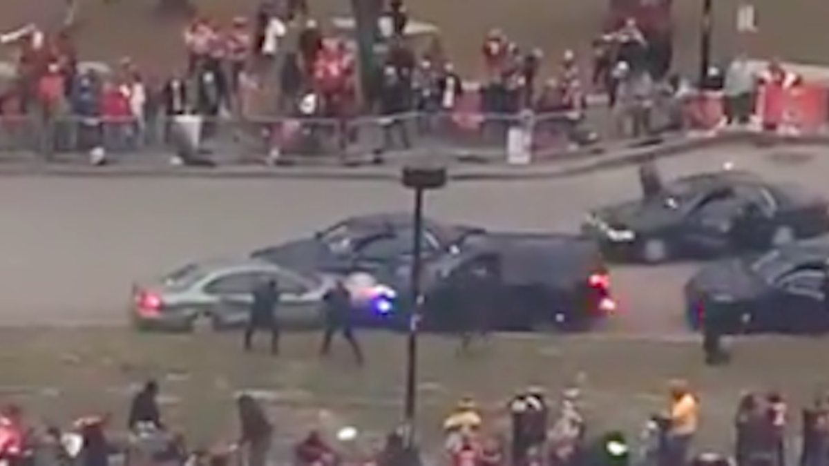 Chaos ensues at Chiefs' Superbowl parade when car breaks through