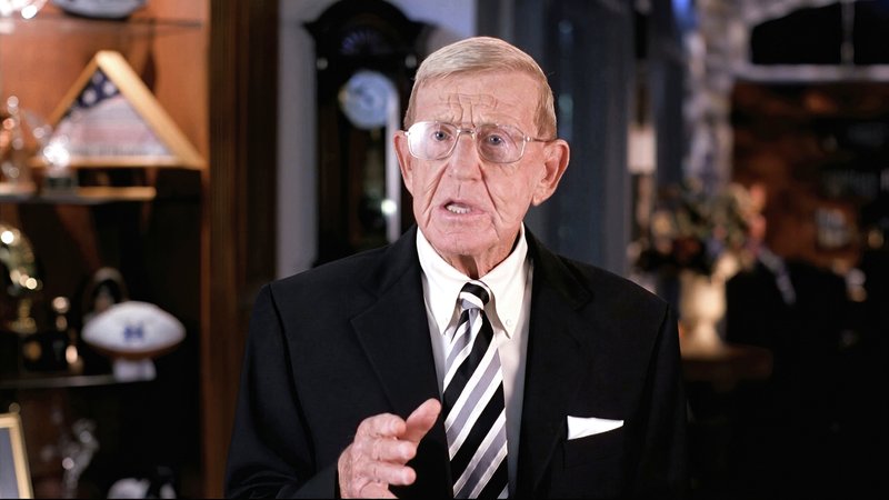 Trump honors football coach Holtz as ‘one of the greatest’