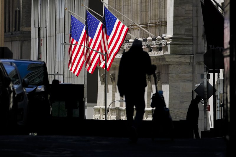 U.S. stocks end mostly lower after an early rally evaporates