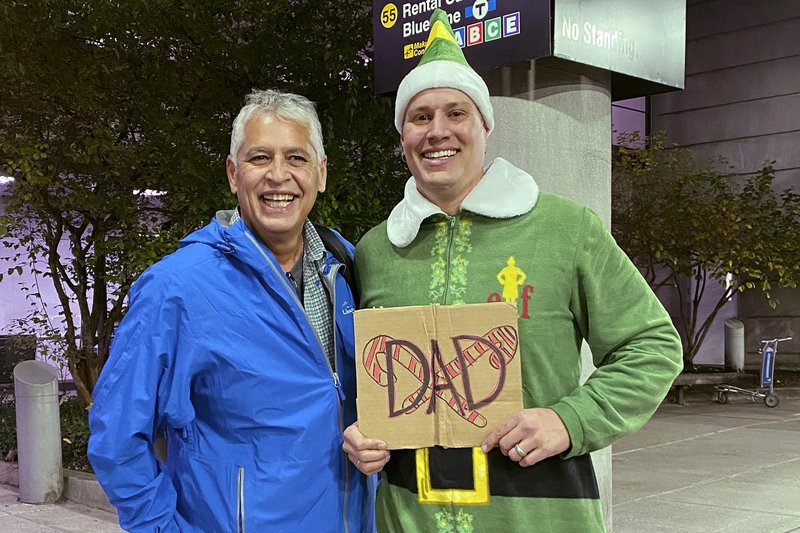 Scene from ‘Elf’ comes to life as Buddy meets dad in Boston