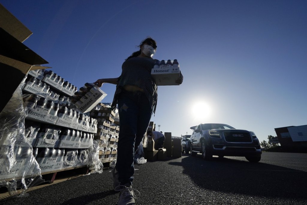 Millions of hungry Americans turn to food banks for 1st time