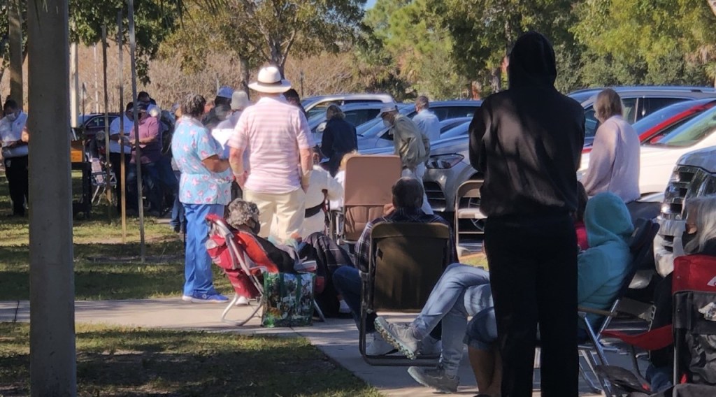 Hundreds line up in Estero to get first dose of COVID-19 vaccine