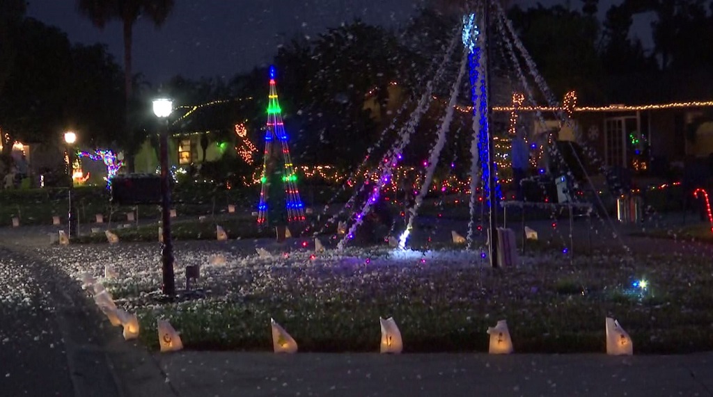 Victoria Park in Collier County puts on a safe Christmas Eve celebration