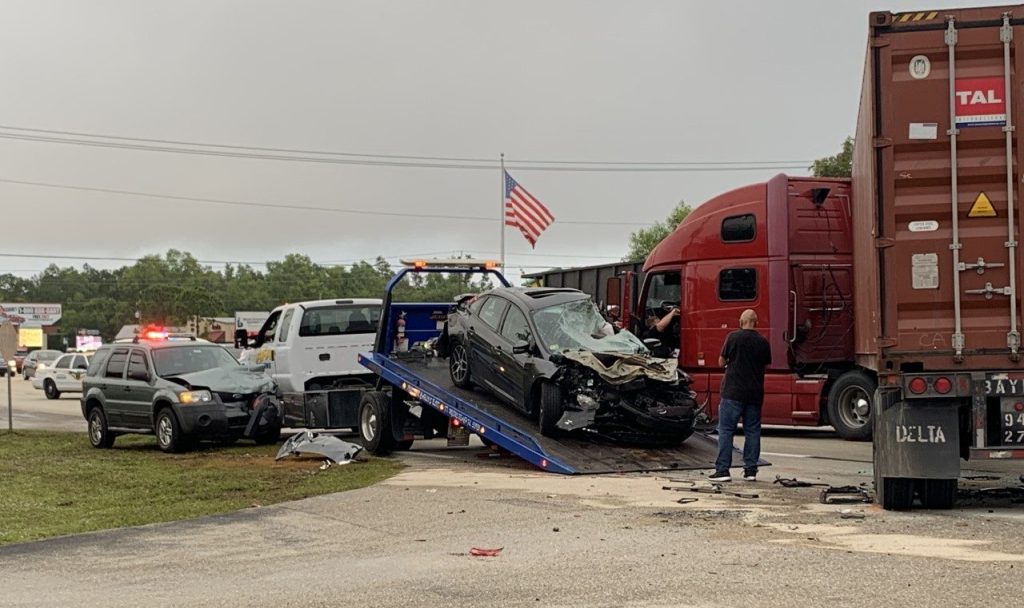 Cape Coral woman seriously injured in Fort Myers crash