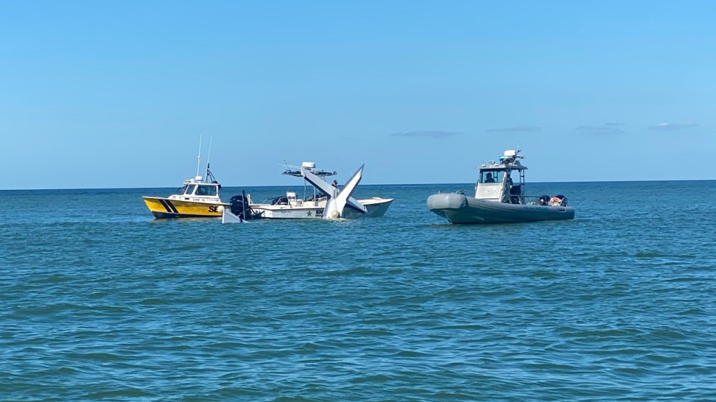 2 rescued after small plane crashes into Gulf south of Naples Pier