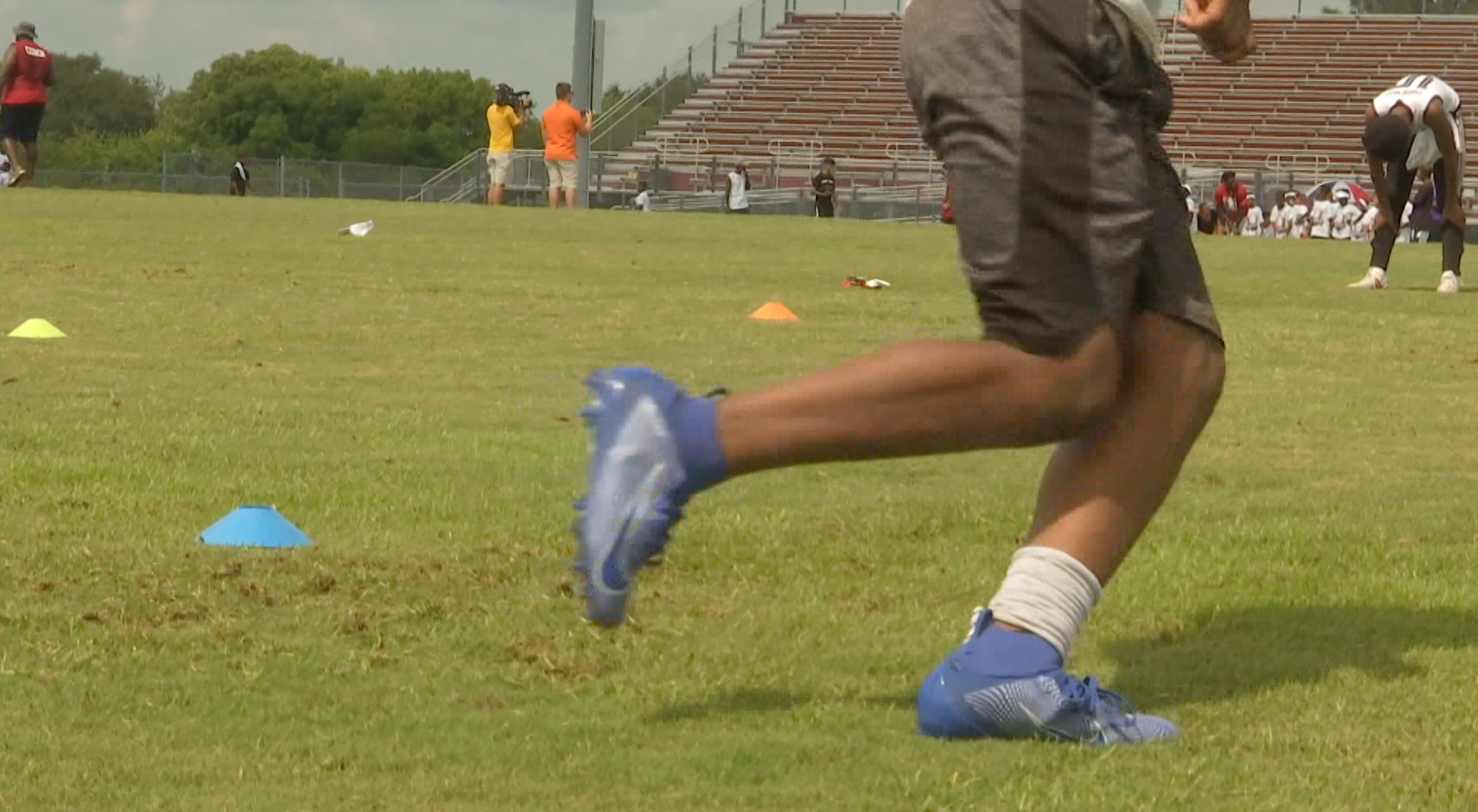 Baltimore Ravens wide receiver hosts youth football camp > Eglin