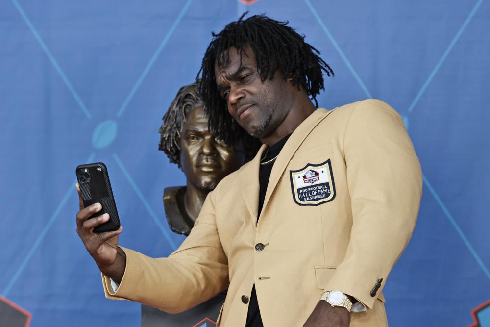 Immokalee's Edgerrin James inducted into Pro Football Hall of Fame - WINK  News