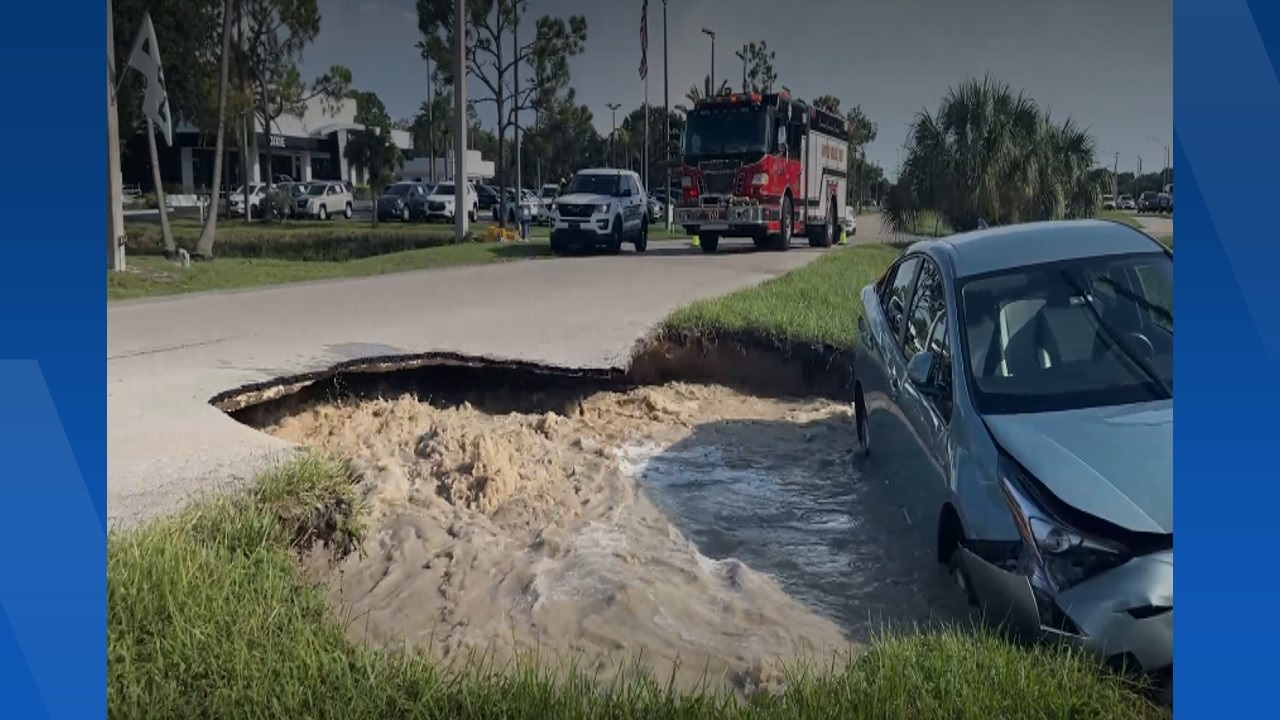 Water Washes Away Road After A Car Crashes Into Fire Hydrant In Lee County Wink News 2551