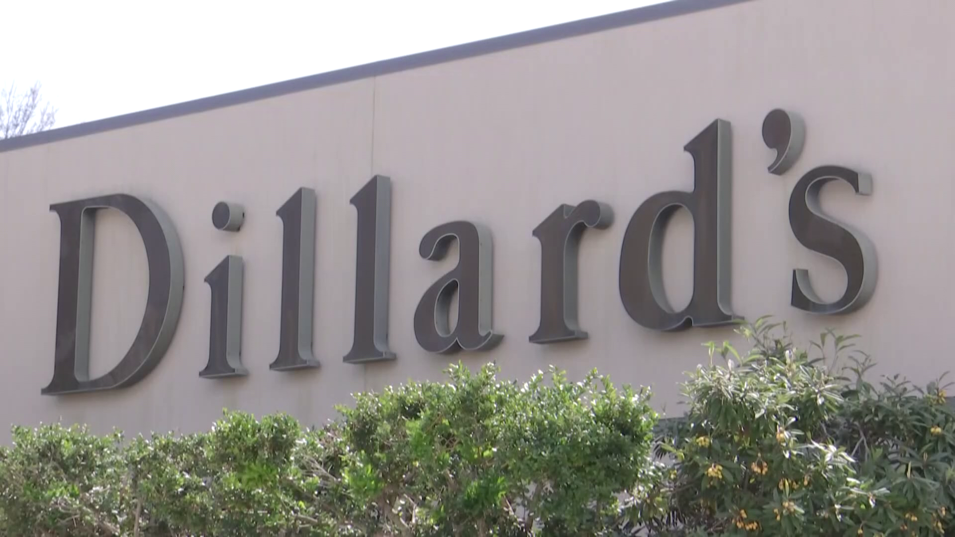 Dillard's giving more than 1,000 pairs of brand-new shoes to Dunbar High  School - WINK News