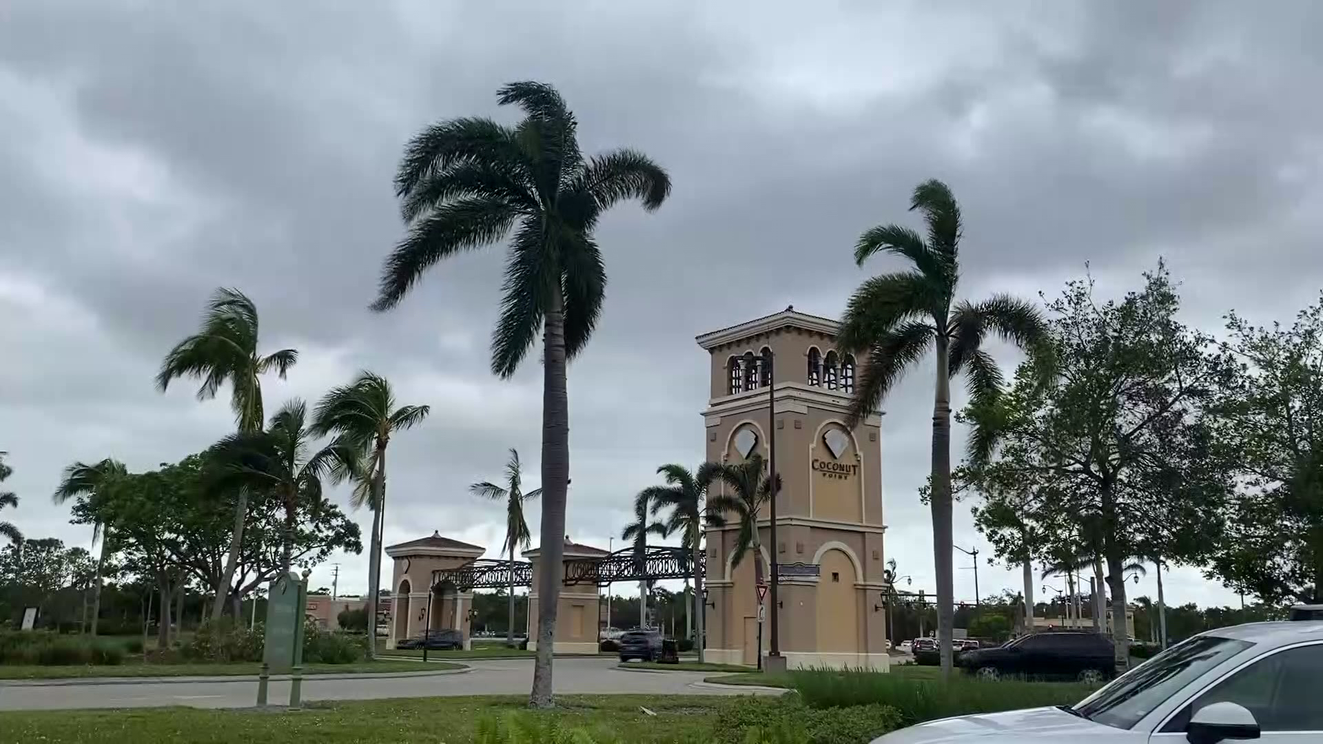 Coconut Point Apple Store closes for renovation