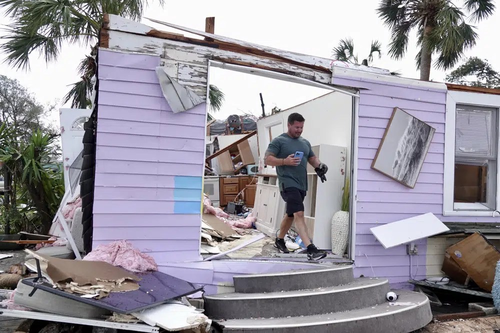 Palm Beach Gardens tornado flips cars, damages homes in Florida