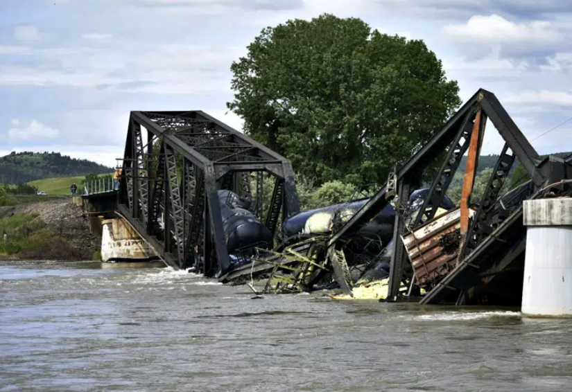 Yellowstone River bridge collapses, sends freight train into water