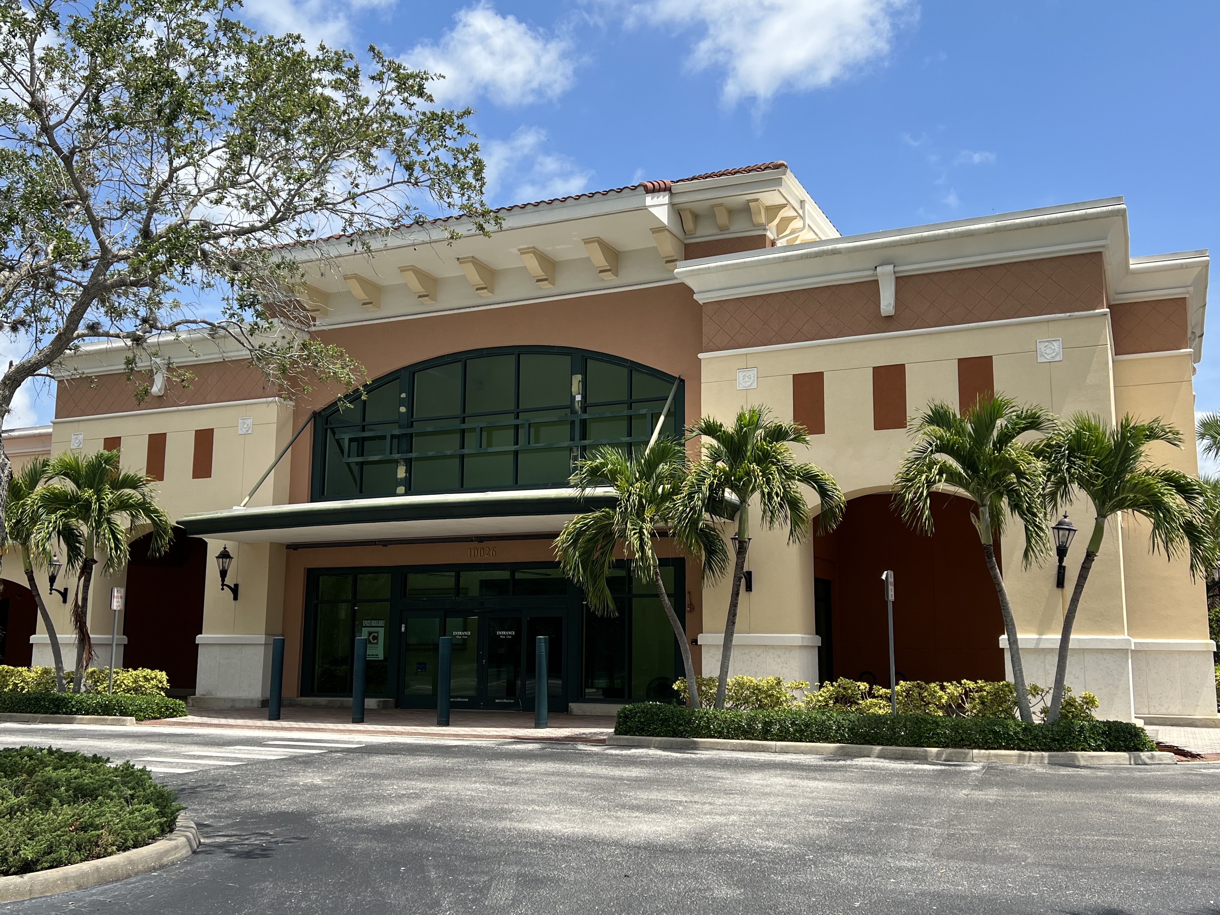 Hertz unveils new Porsche race car, sponsorship at Estero headquarters 