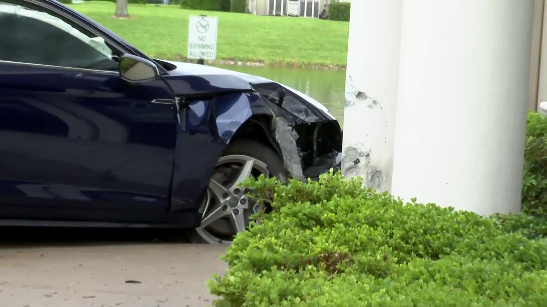 Car Slams Into Fort Myers Building, No Injuries Reported