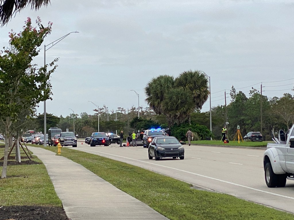 1 dead following two-vehicle crash in Naples