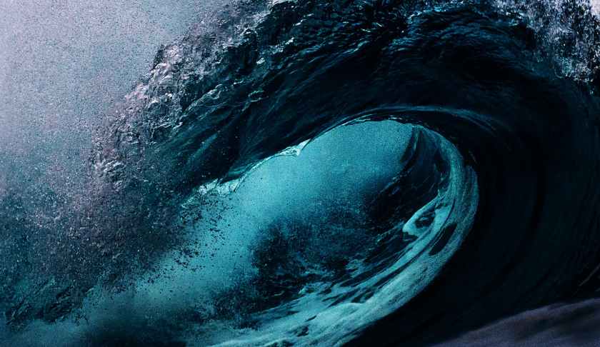 focus photography of sea waves