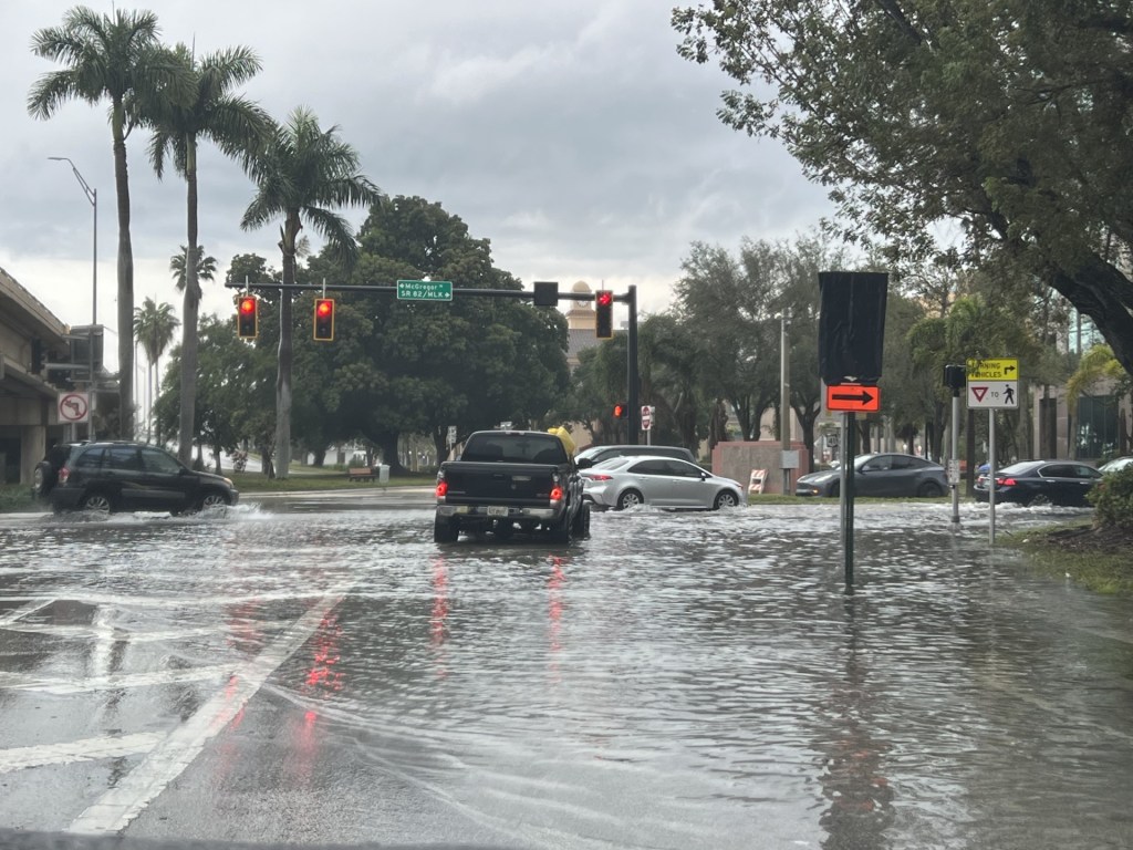 Fort Myers flooding on Palm Beach Blvd.