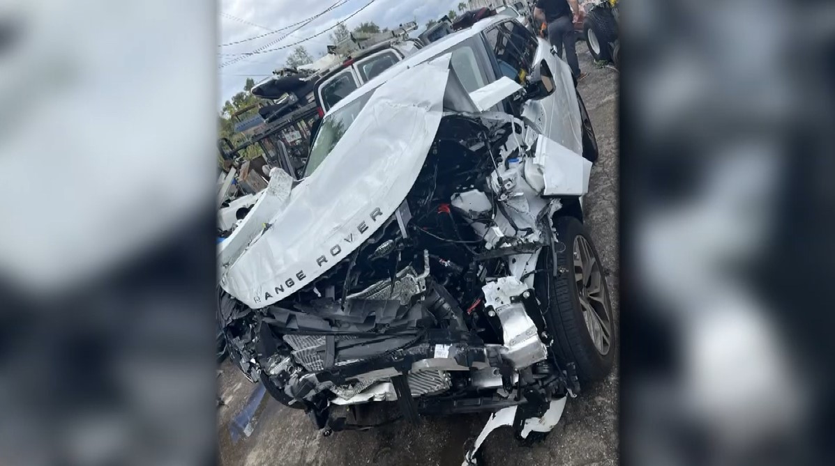 Stolen vehicle pursuit ends in grisly crash in South Gate 