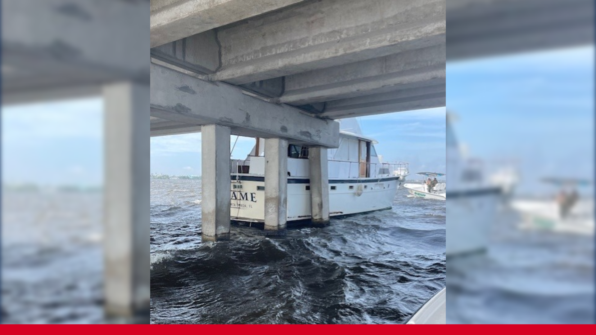 53-foot boat goes adrift, floating into U.S. 41 Bridge in Punta Gorda