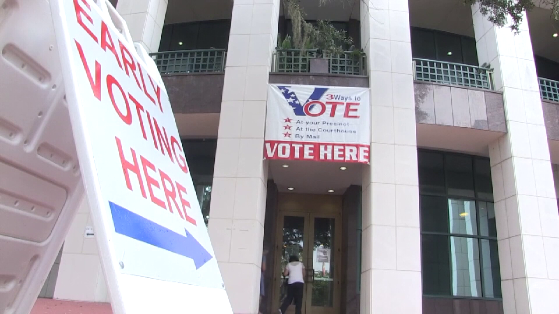 Early voting begins in Lee, Charlotte and Collier