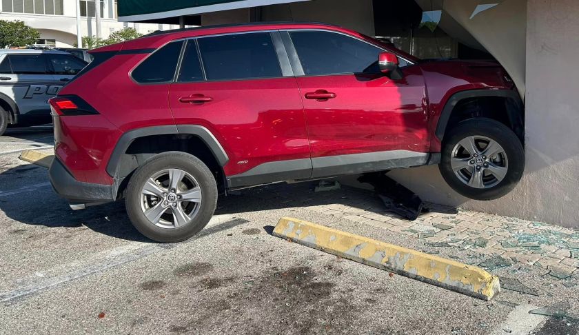 Car crashes into a Naples building. CREDIT: Naples Fire REscue