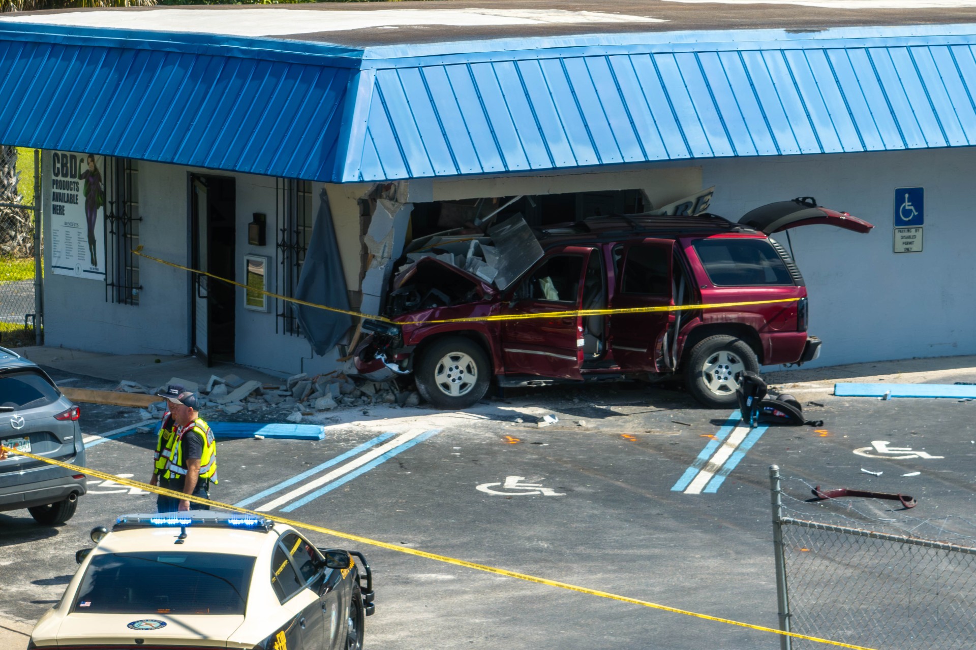 2 dead, several injured after SUV crashes into building in Immokalee