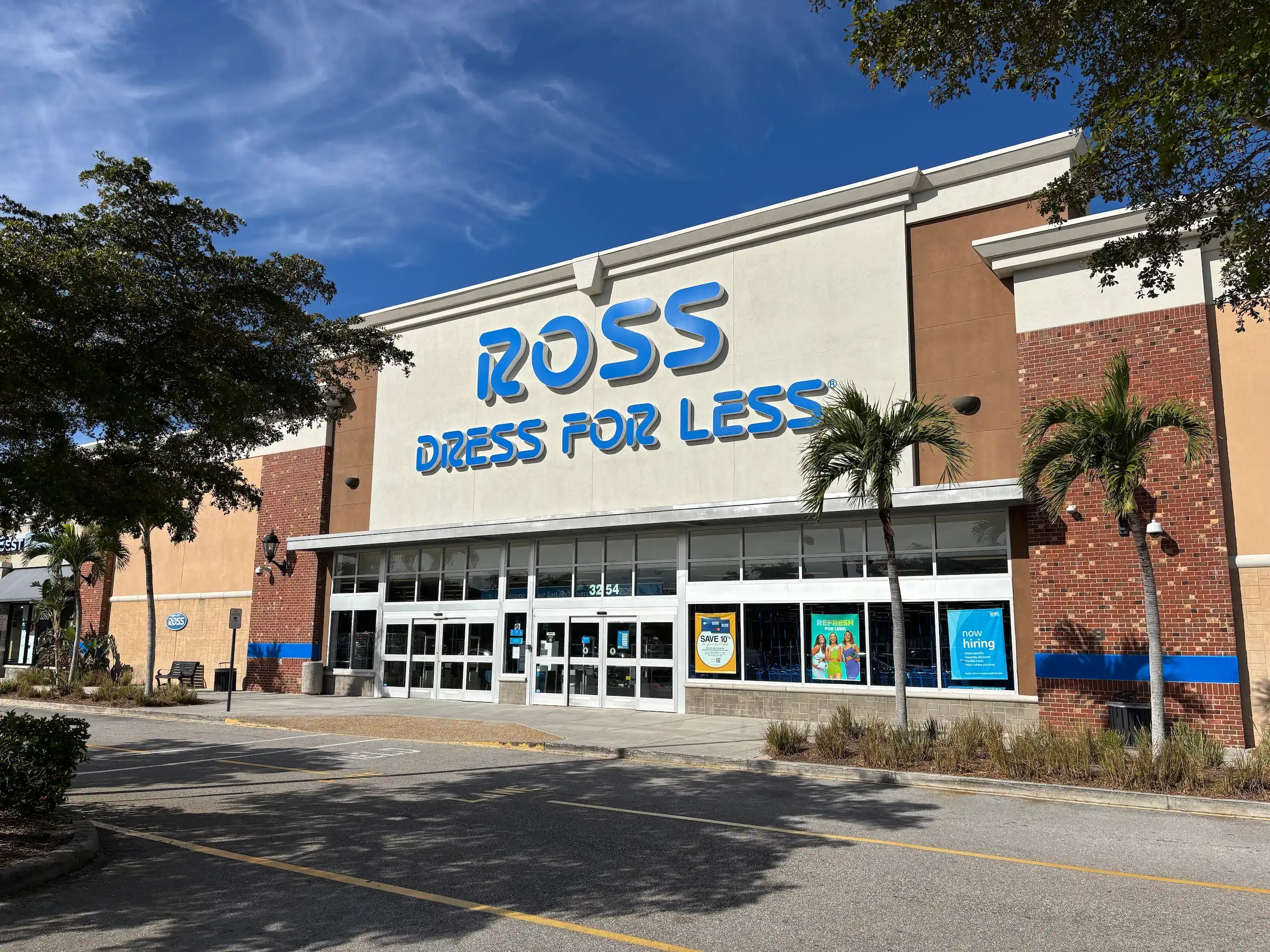 The Forum shopping center properties in Fort Myers sell for .37M